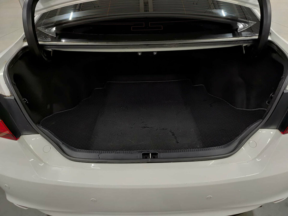 Toyota Camry с пробегом — 2017 год. Фото: #9