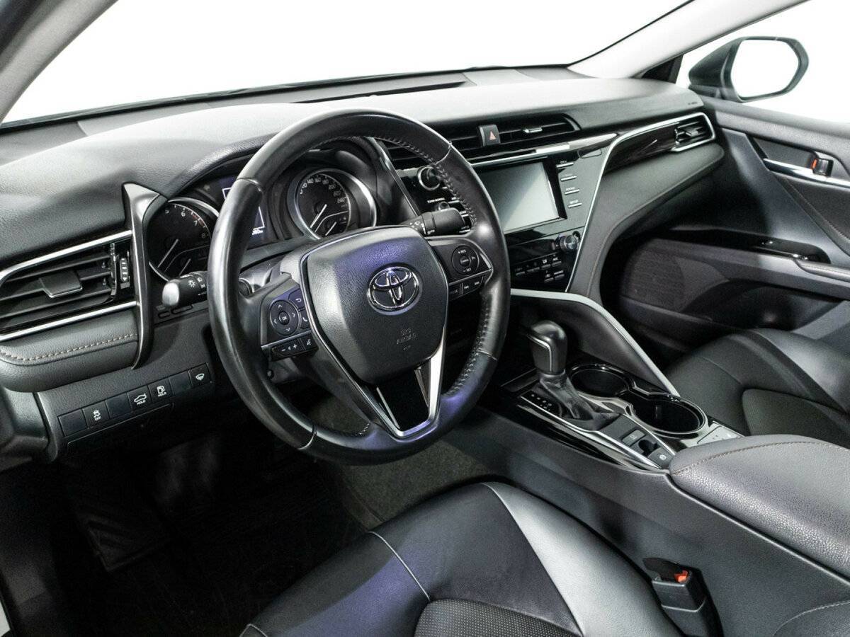 Toyota Camry с пробегом — 2020 год. Фото: #10