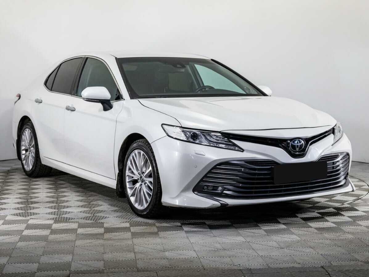 Toyota Camry с пробегом — 2018 год. Фото: #2