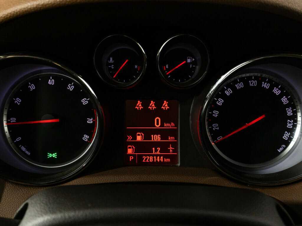 Opel Mokka с пробегом — 2012 год. Фото: #11