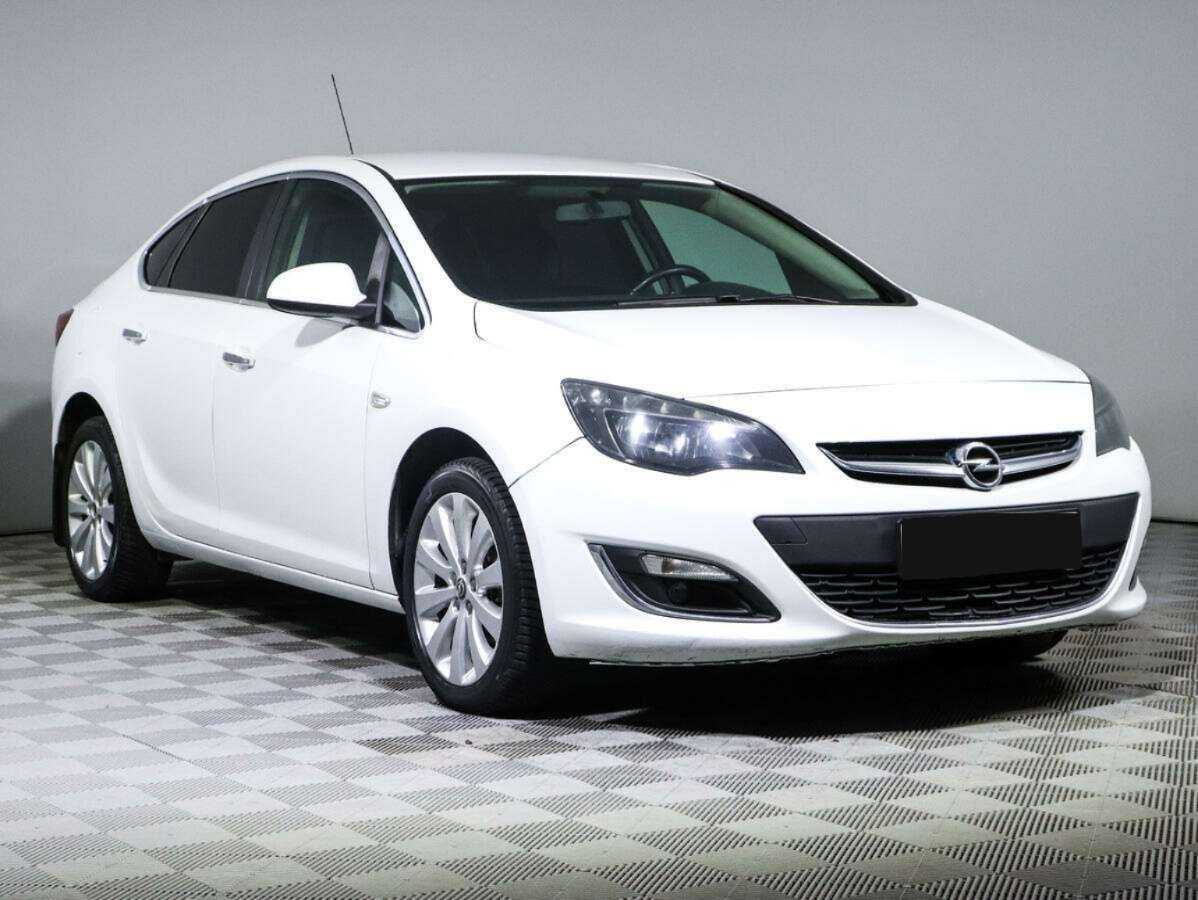 Opel Astra с пробегом — 2014 год. Фото: #2
