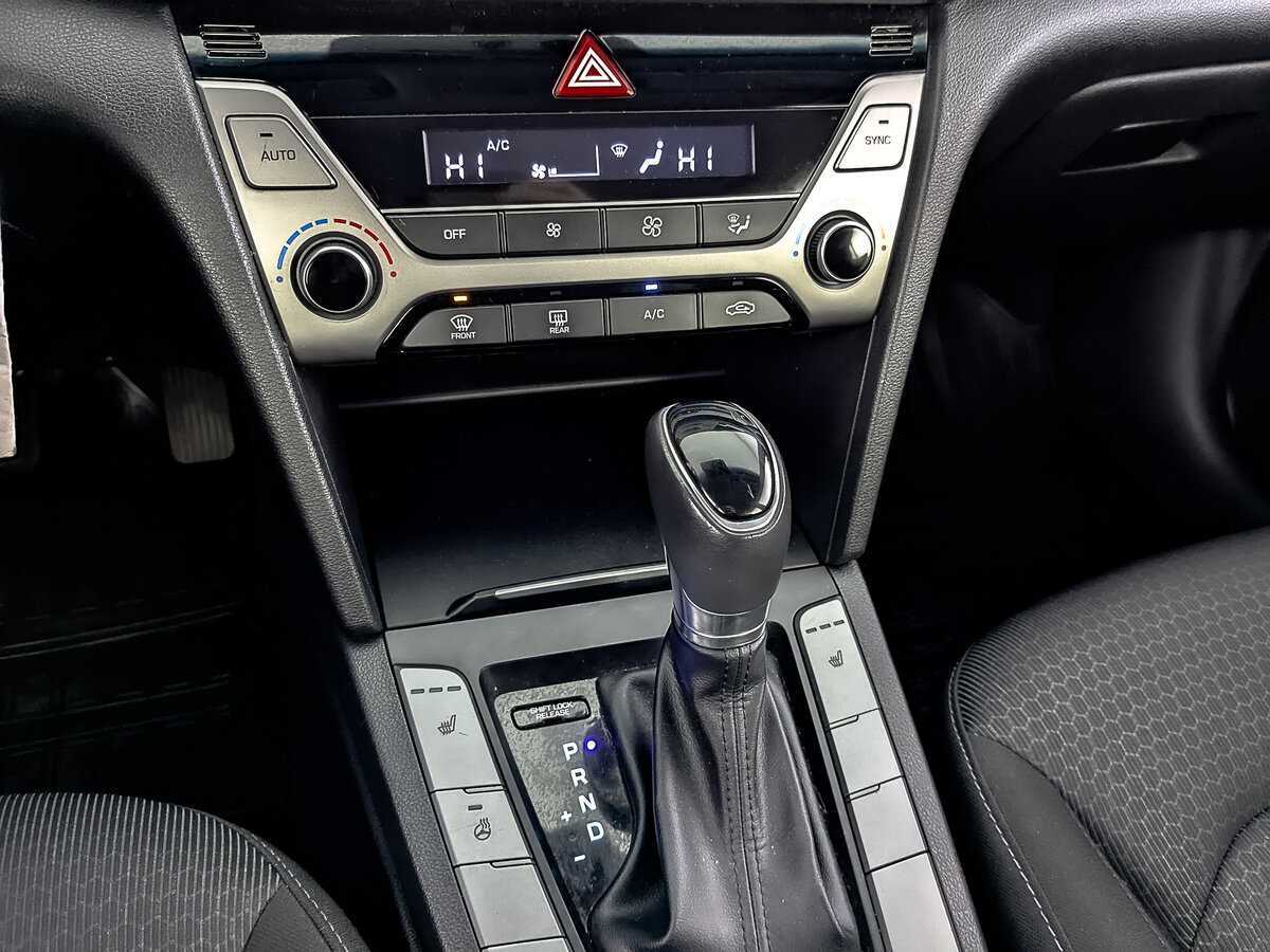 Hyundai Elantra с пробегом — 2018 год. Фото: #19
