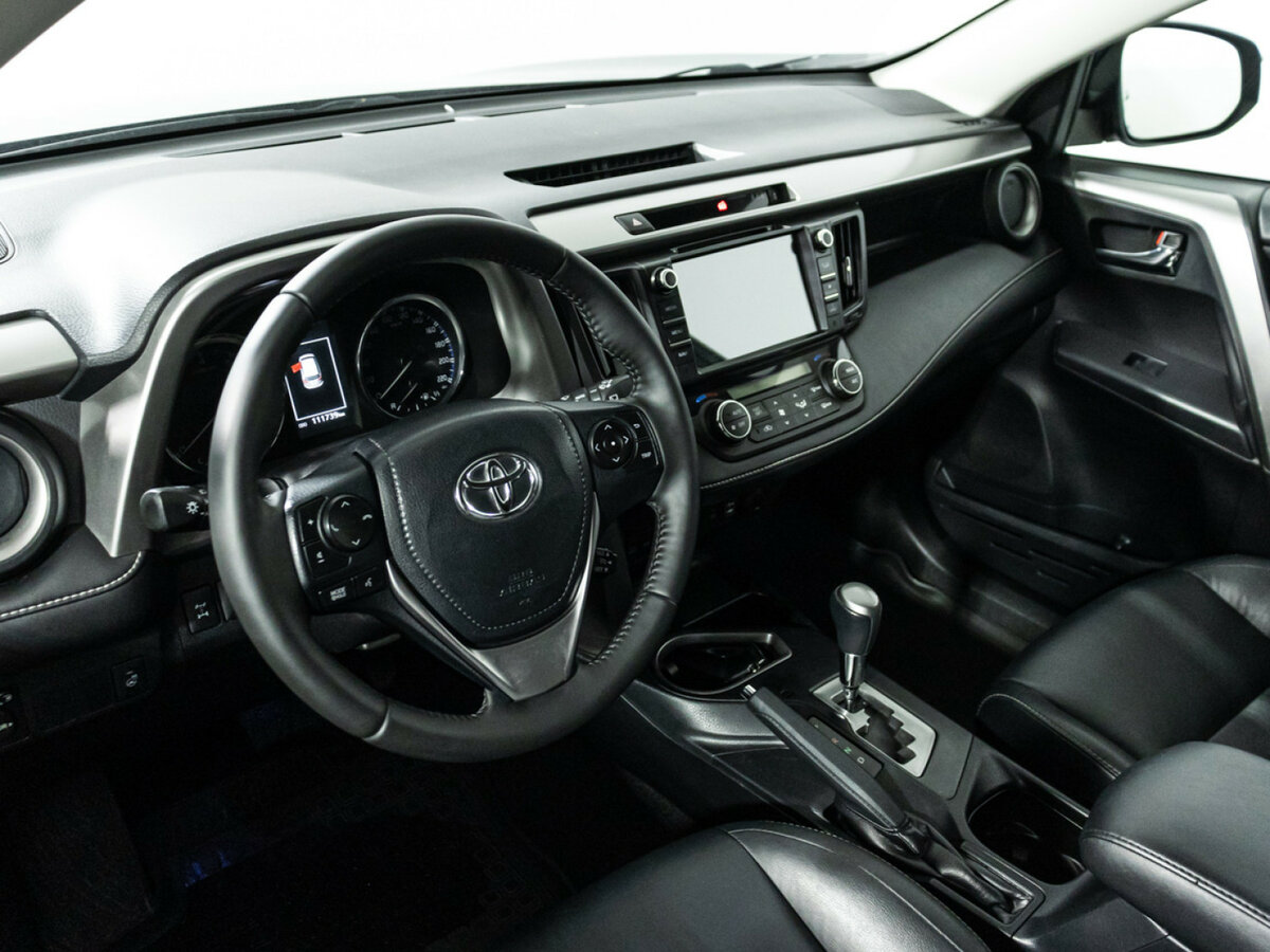 Toyota RAV4 с пробегом — 2016 год. Фото: #10