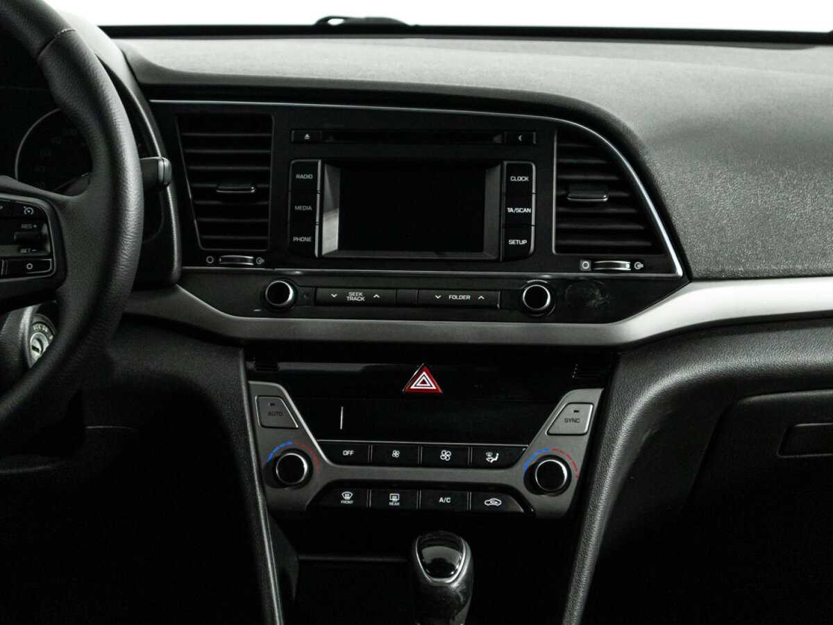 Hyundai Elantra с пробегом — 2017 год. Фото: #13