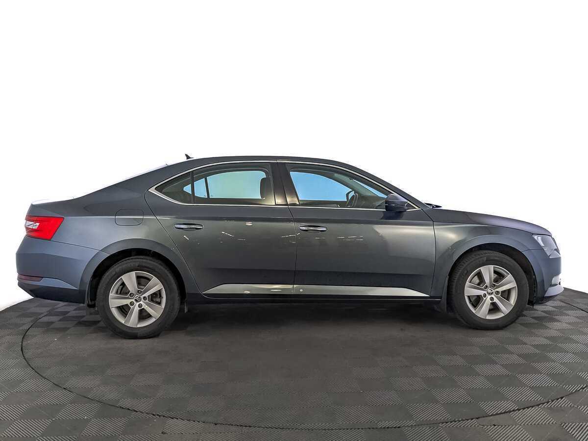 Skoda Superb с пробегом — 2019 год. Фото: #3