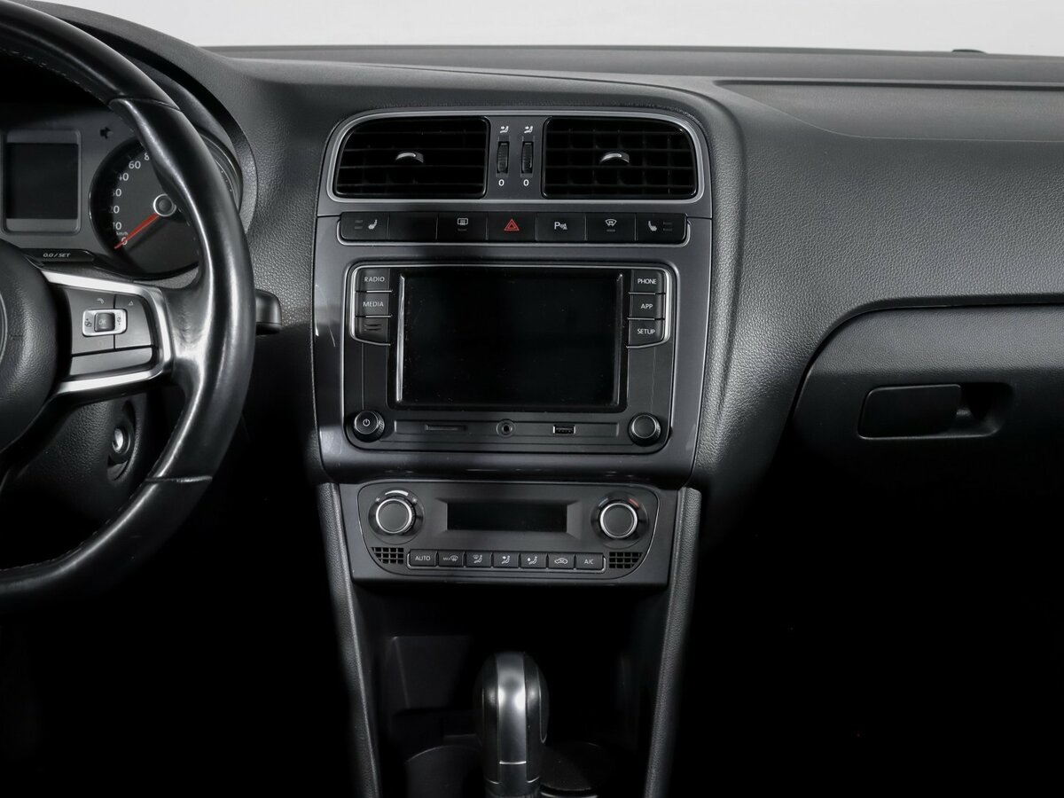 Volkswagen Polo с пробегом — 2019 год. Фото: #10