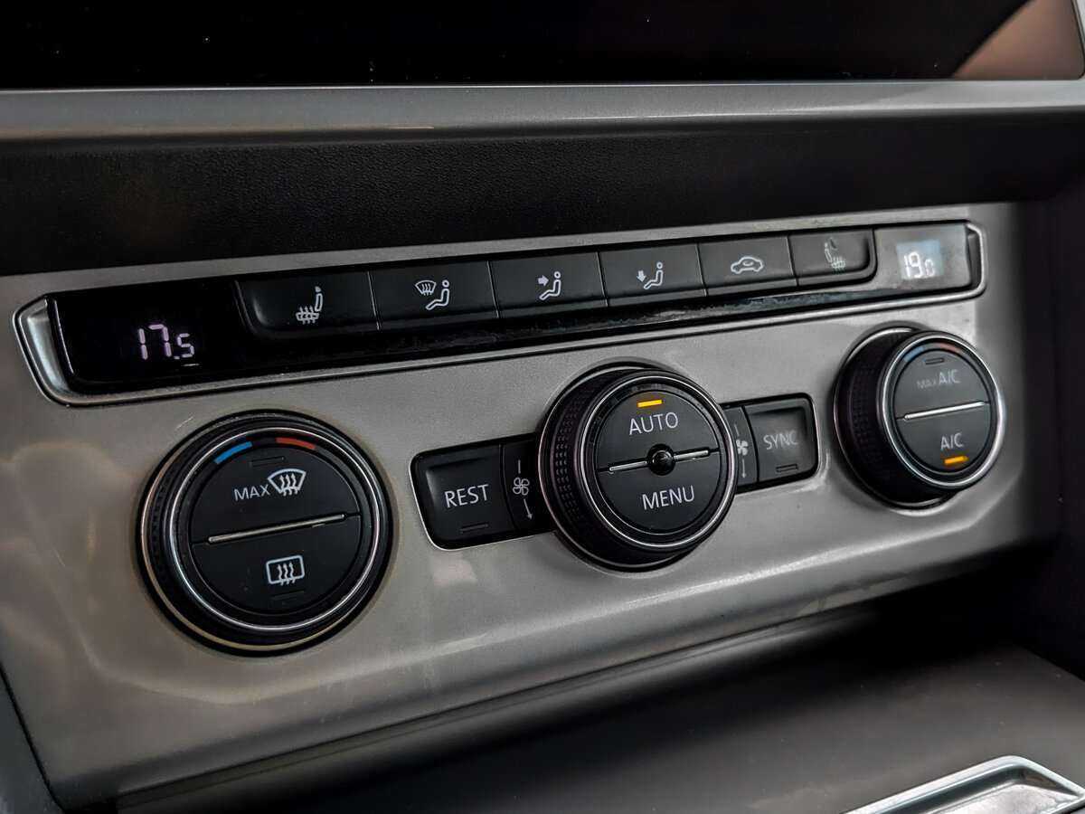 Volkswagen Passat с пробегом — 2018 год. Фото: #26