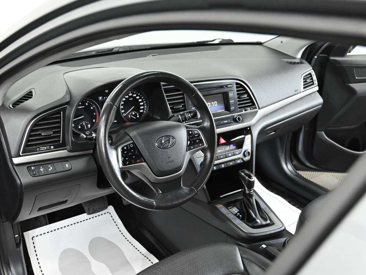 Hyundai Elantra с пробегом — 2018 год. Фото: #7