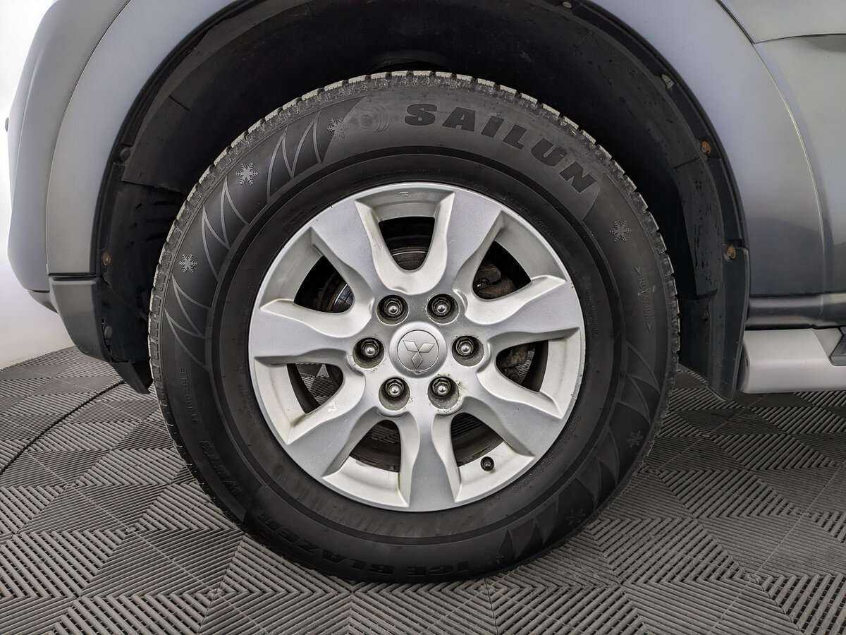 Mitsubishi Pajero с пробегом — 2013 год. Фото: #11