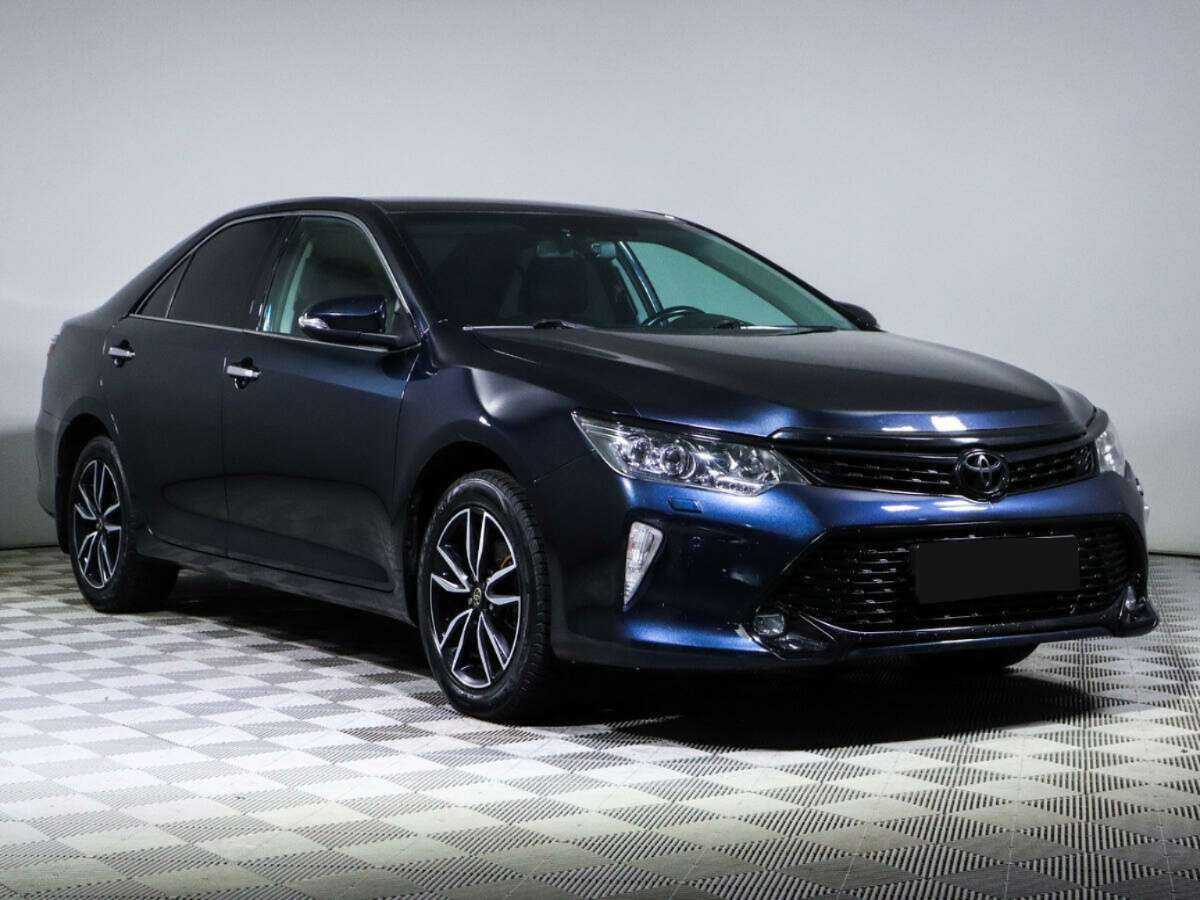Toyota Camry с пробегом — 2017 год. Фото: #2