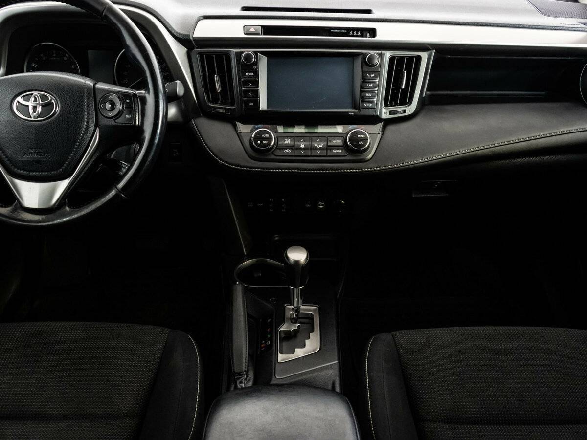 Toyota RAV4 с пробегом — 2017 год. Фото: #10