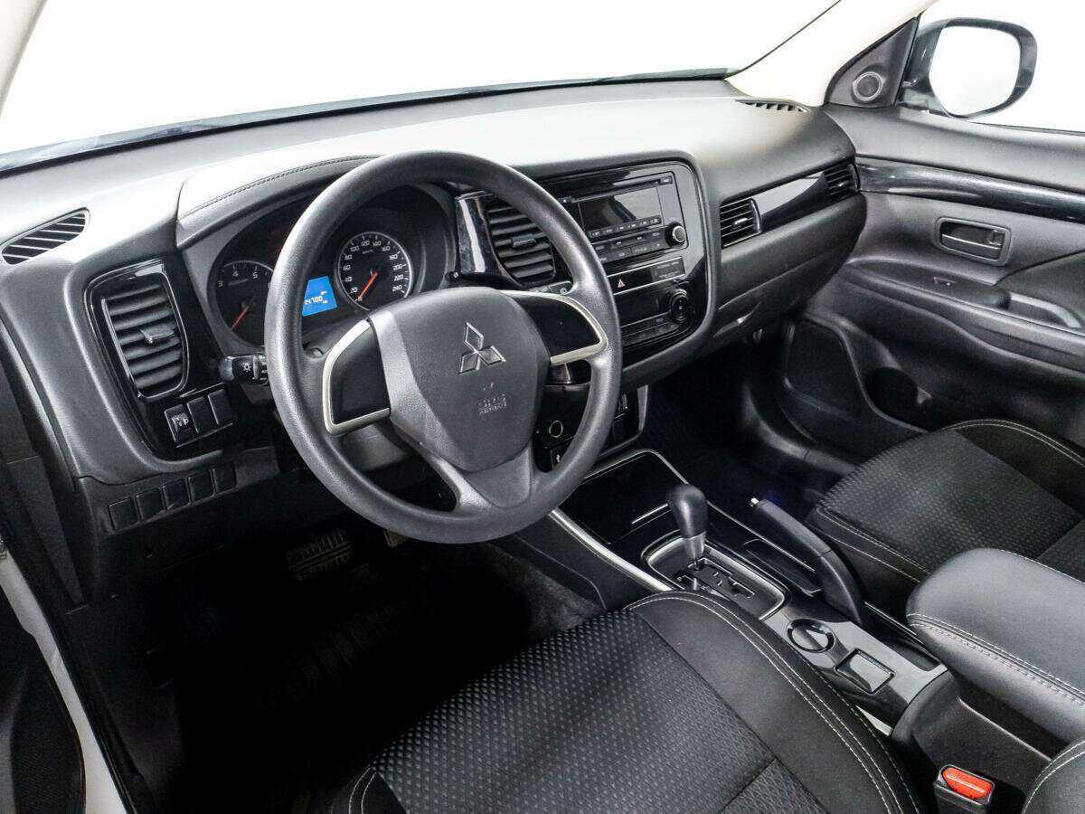 Mitsubishi Outlander с пробегом — 2019 год. Фото: #10