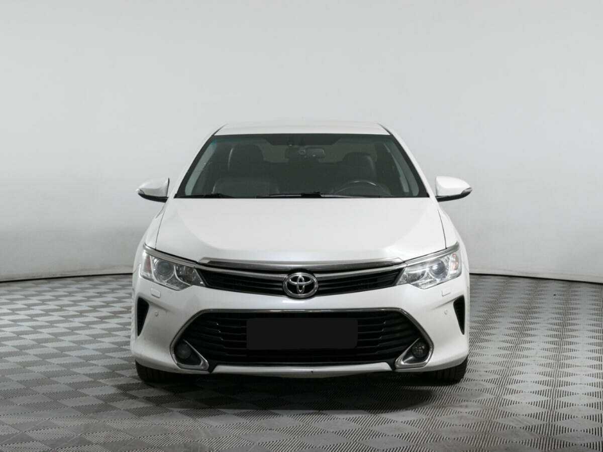 Toyota Camry с пробегом — 2017 год. Фото: #1