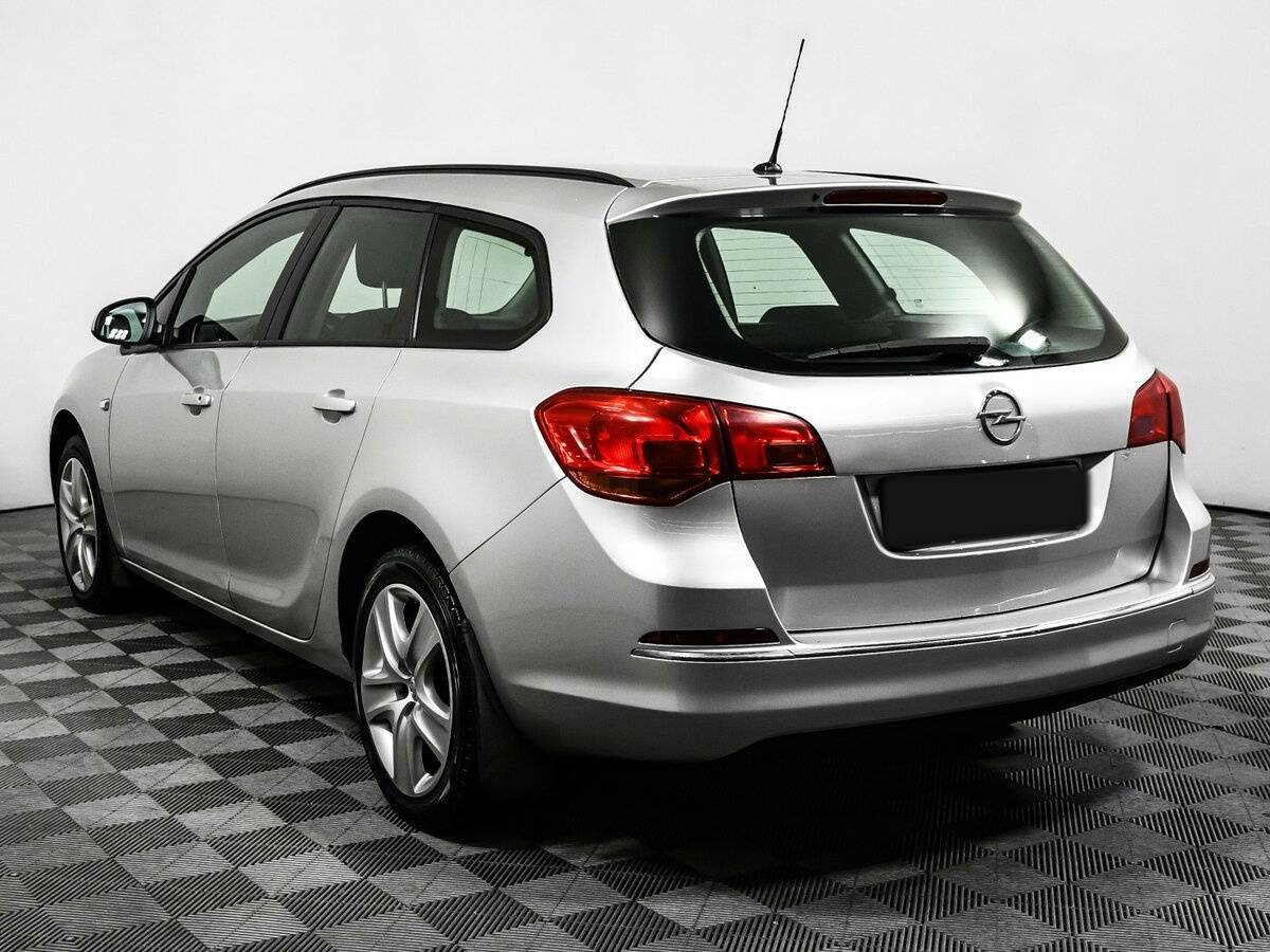 Opel Astra с пробегом — 2013 год. Фото: #6