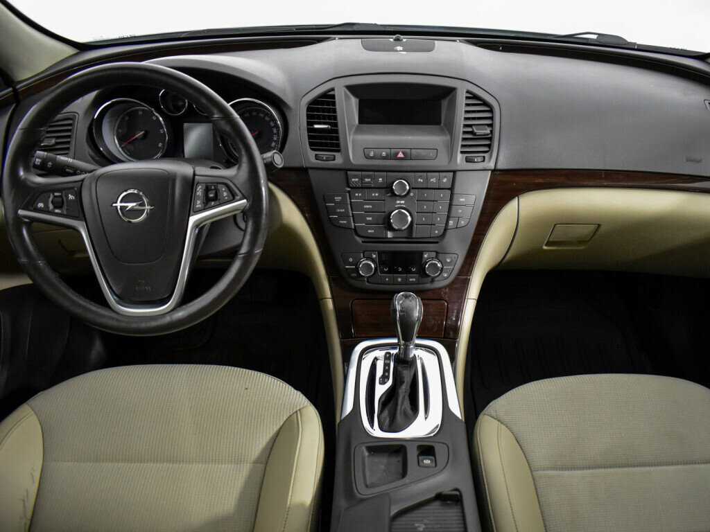 Opel Insignia с пробегом — 2012 год. Фото: #12
