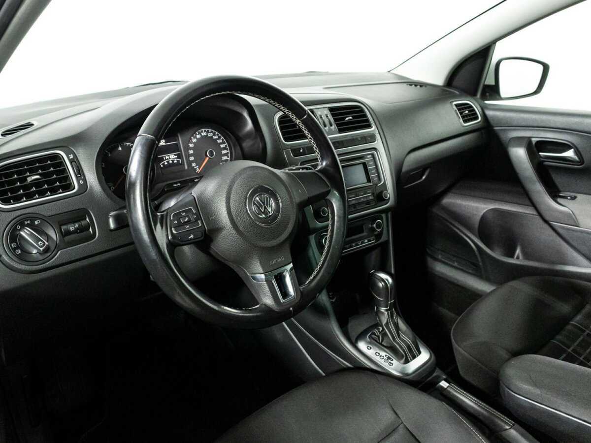 Volkswagen Polo с пробегом — 2015 год. Фото: #10