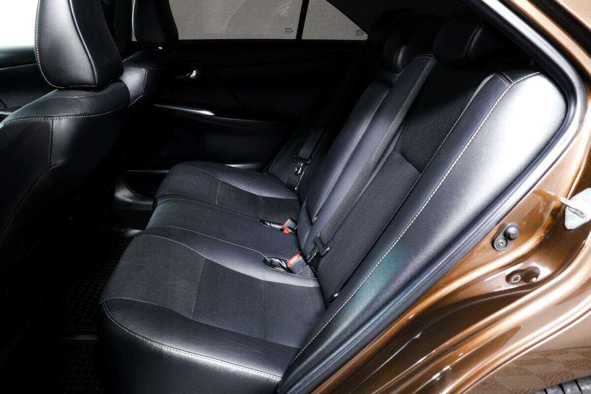 Toyota Camry с пробегом — 2017 год. Фото: #11