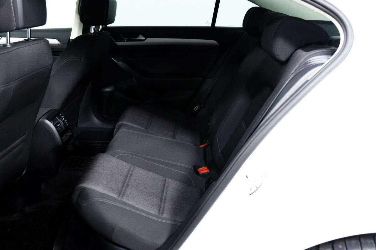 Volkswagen Passat с пробегом — 2016 год. Фото: #11