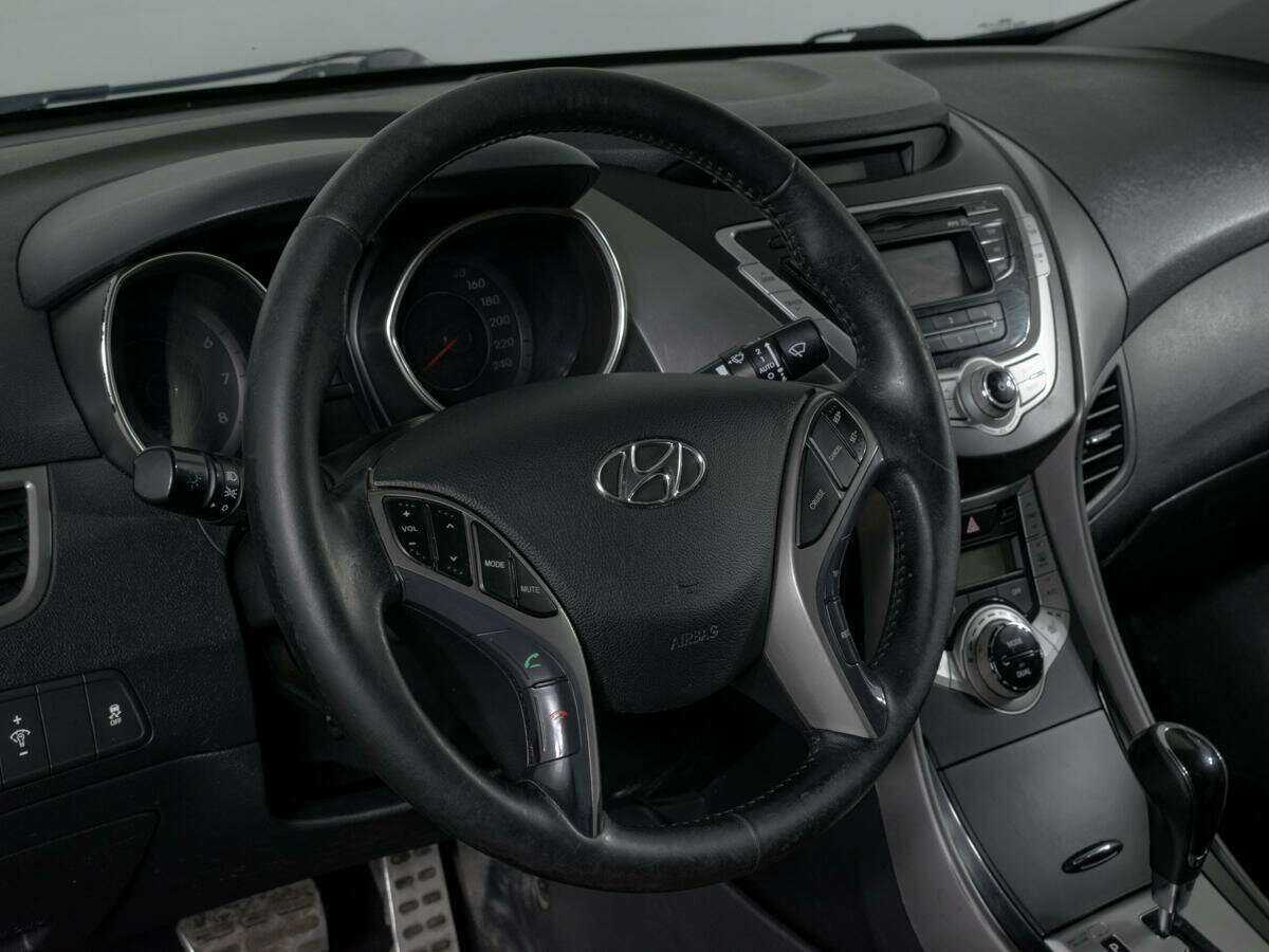 Hyundai Elantra с пробегом — 2012 год. Фото: #13