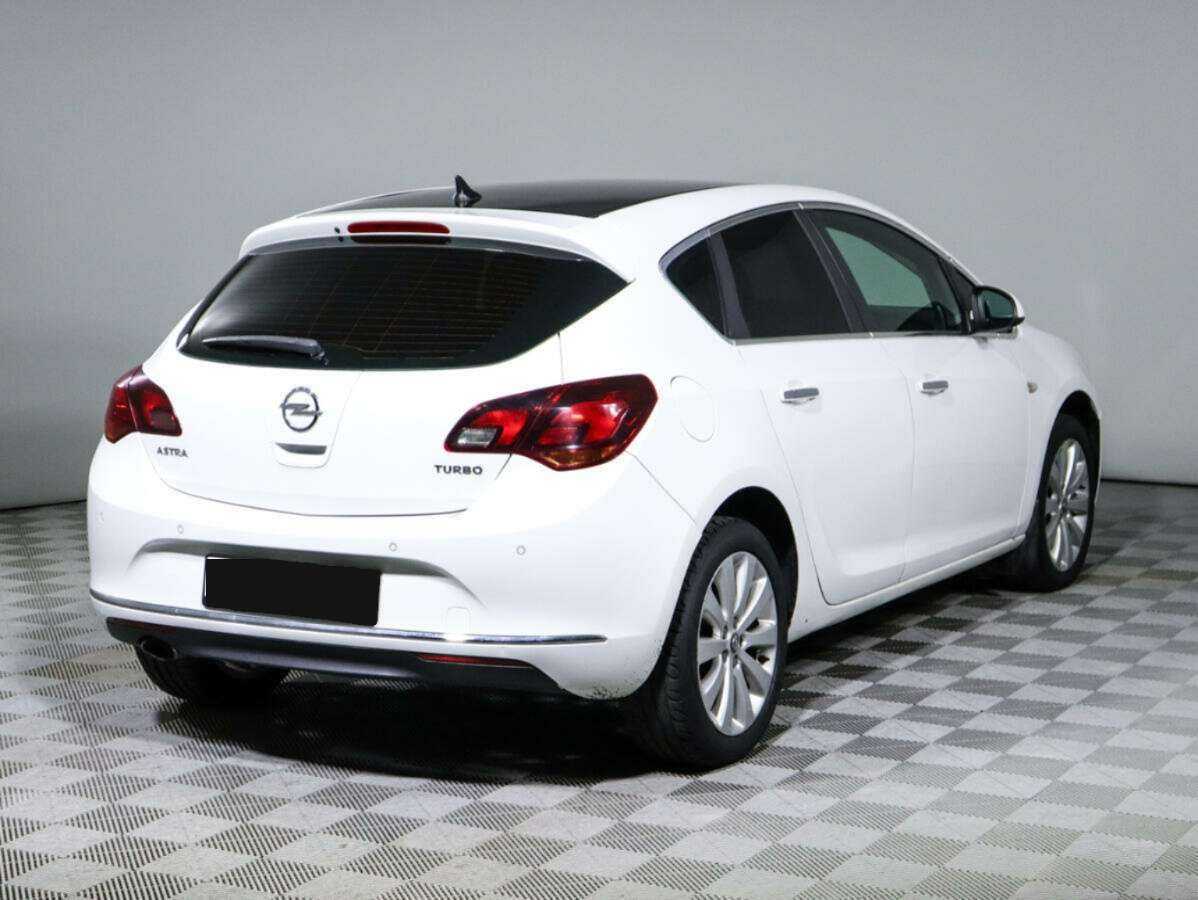 Opel Astra с пробегом — 2012 год. Фото: #2