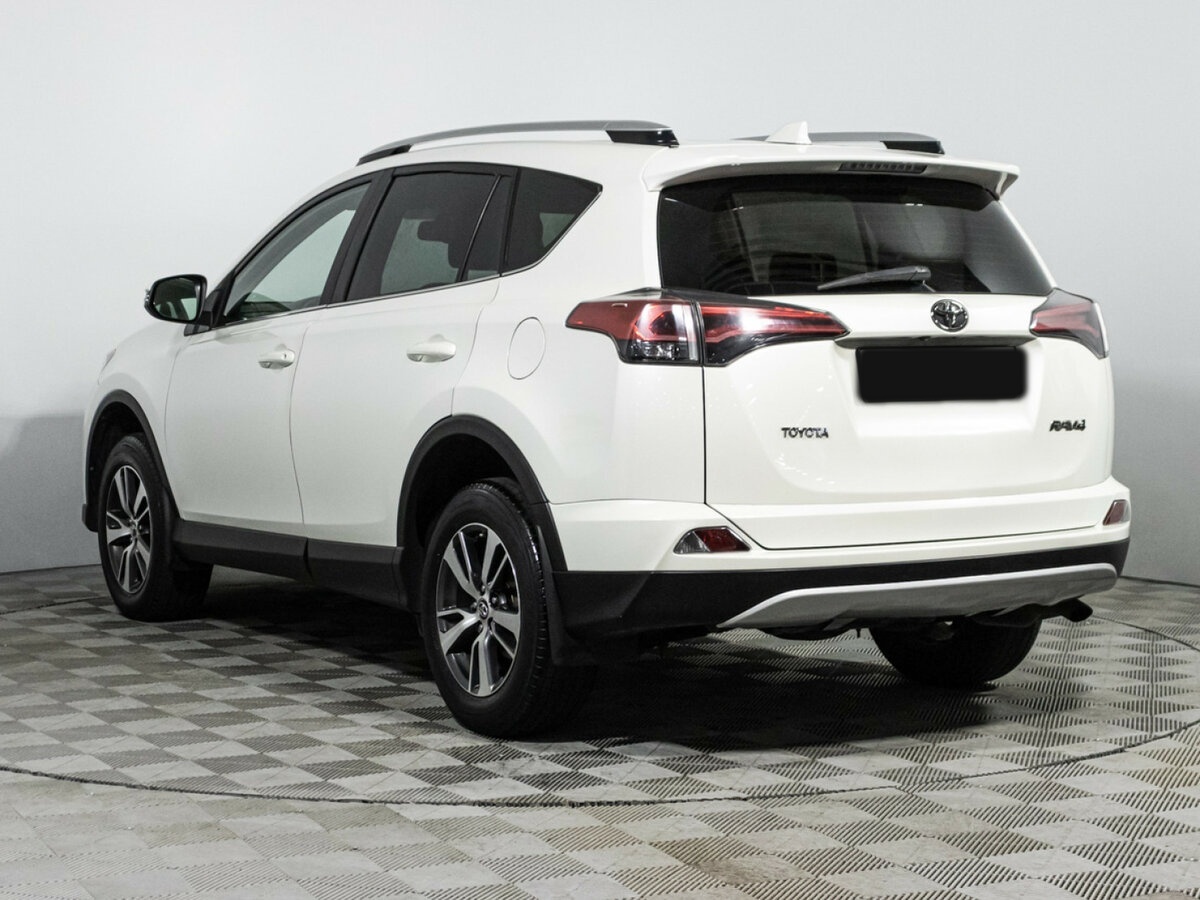 Toyota RAV4 с пробегом — 2017 год. Фото: #6