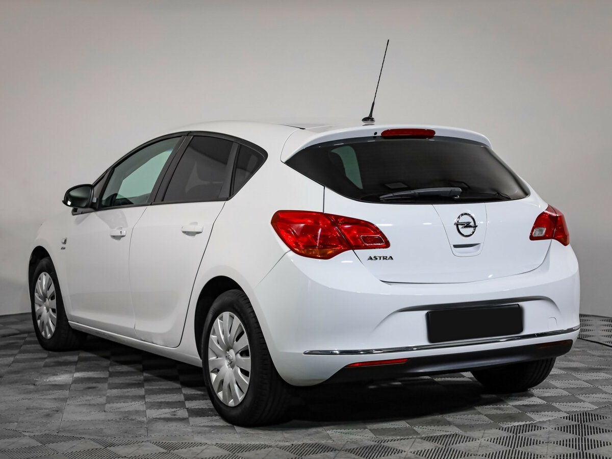 Opel Astra с пробегом — 2014 год. Фото: #5