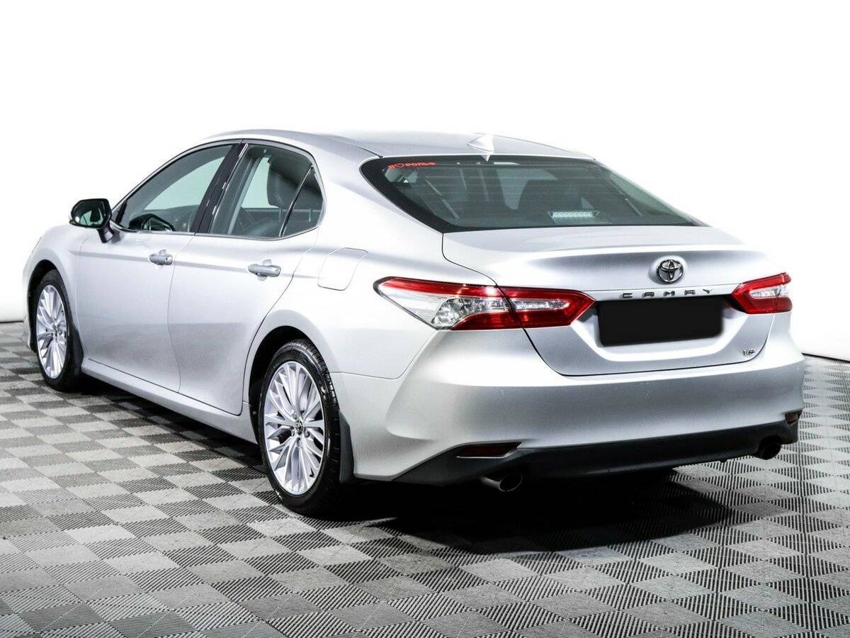 Toyota Camry с пробегом — 2018 год. Фото: #6