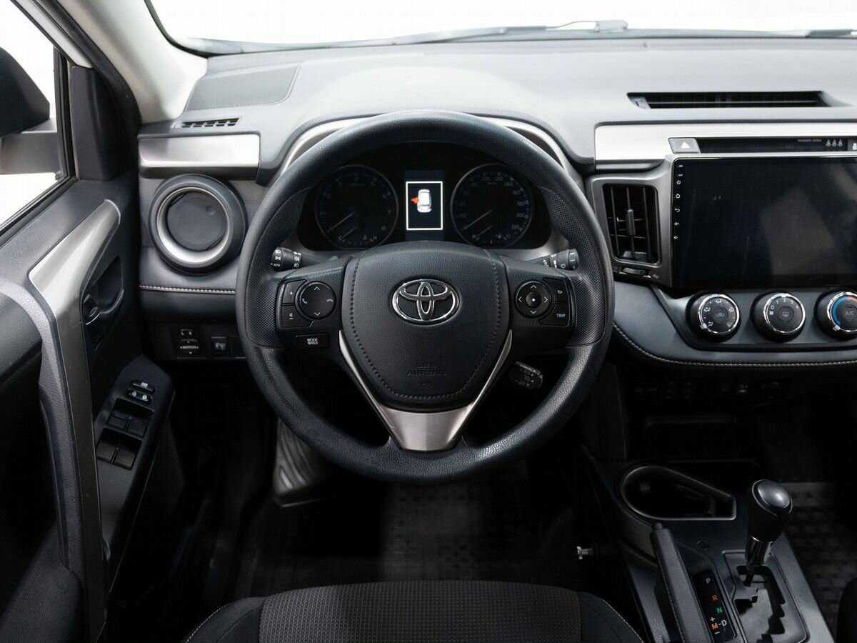 Toyota RAV4 с пробегом — 2017 год. Фото: #16
