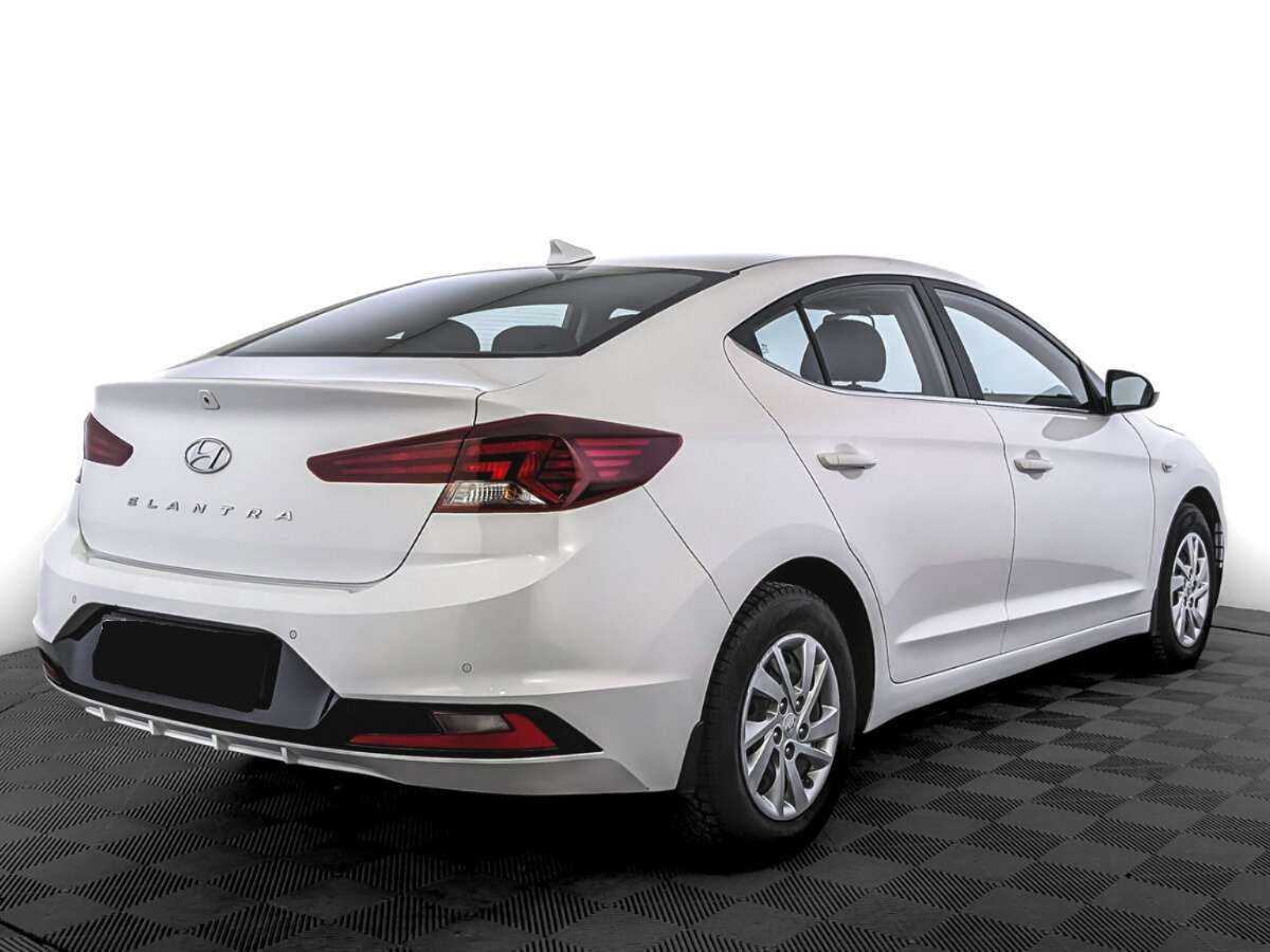 Hyundai Elantra с пробегом — 2020 год. Фото: #4