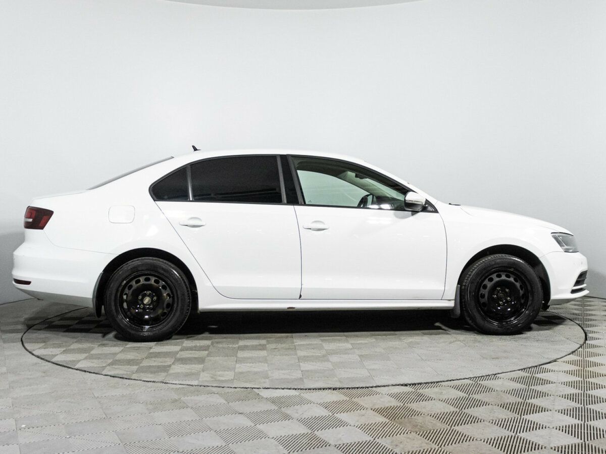 Volkswagen Jetta с пробегом — 2016 год. Фото: #3
