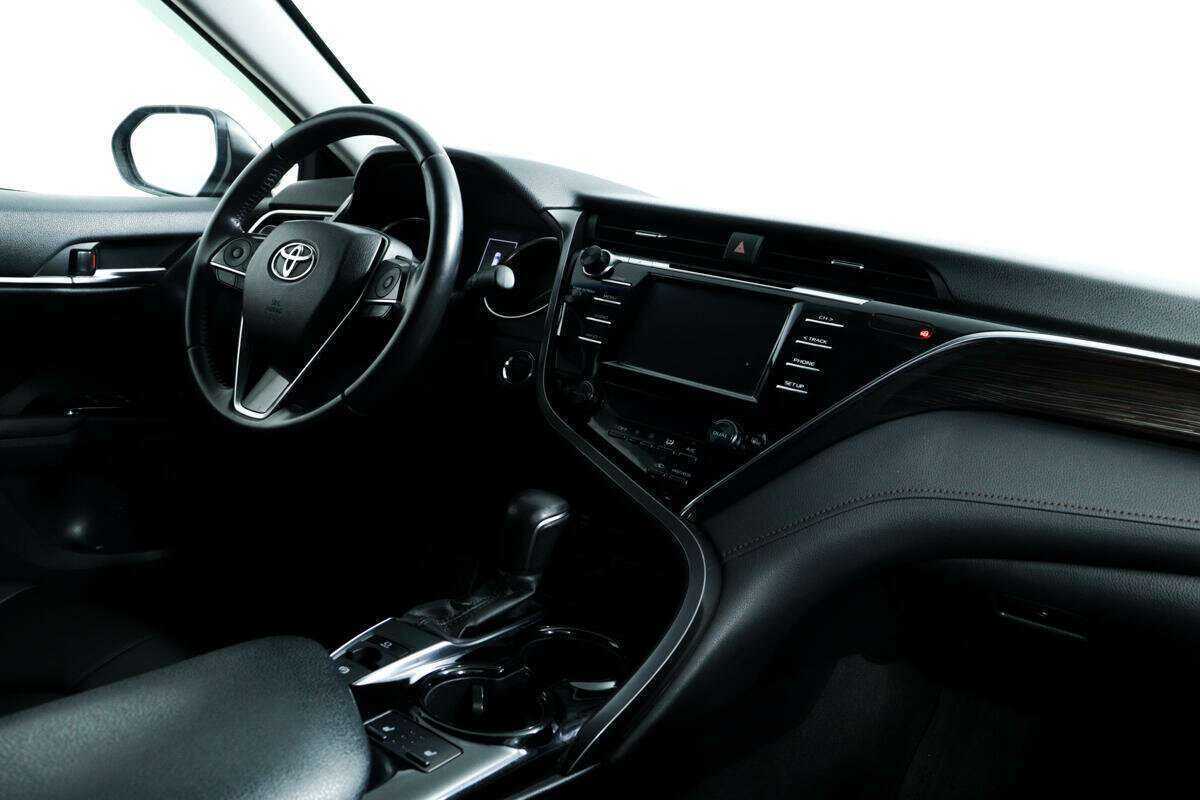 Toyota Camry с пробегом — 2019 год. Фото: #8