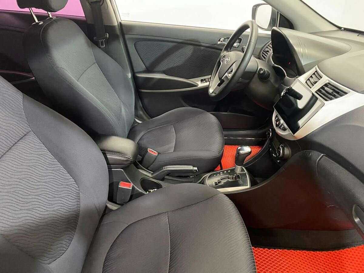 Hyundai Solaris с пробегом — 2013 год. Фото: #9