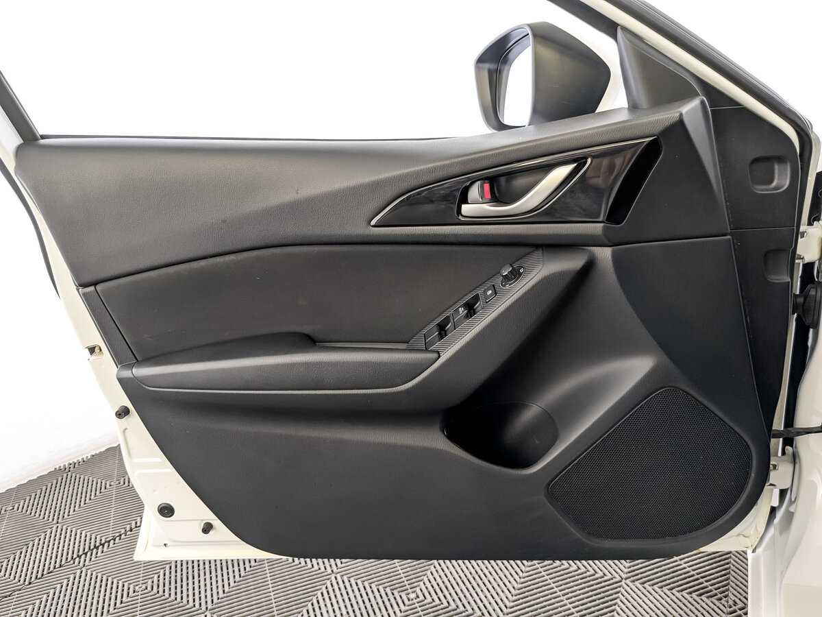 Mazda 3 с пробегом — 2015 год. Фото: #18