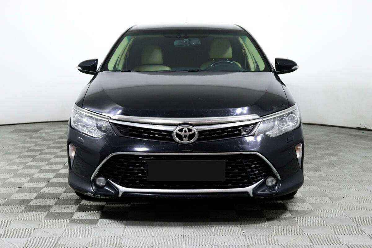 Toyota Camry с пробегом — 2017 год. Фото: #1
