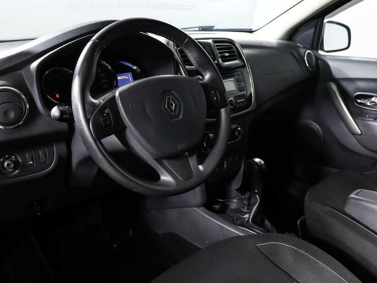 Renault Sandero с пробегом — 2016 год. Фото: #13
