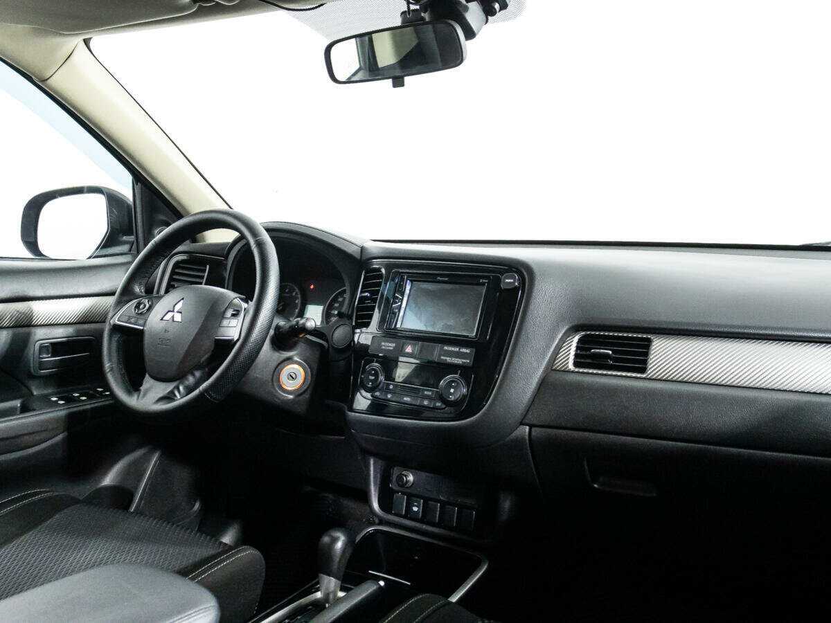Mitsubishi Outlander с пробегом — 2017 год. Фото: #7