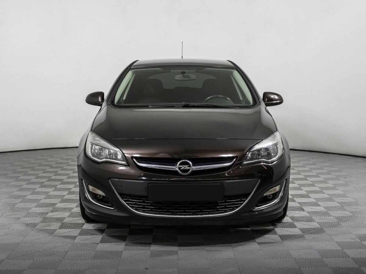 Opel Astra с пробегом — 2013 год. Фото: #1