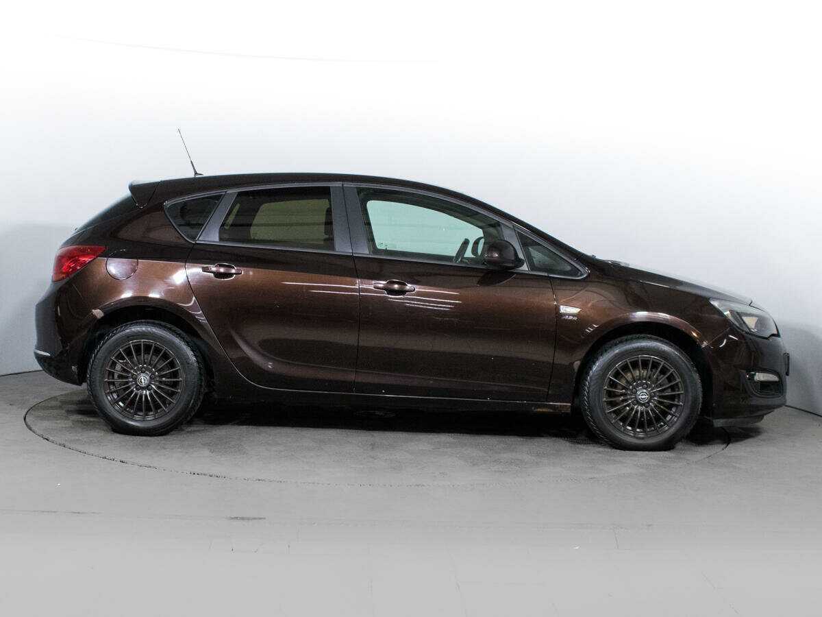 Opel Astra с пробегом — 2014 год. Фото: #3