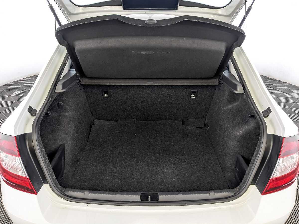 Skoda Rapid с пробегом — 2017 год. Фото: #9