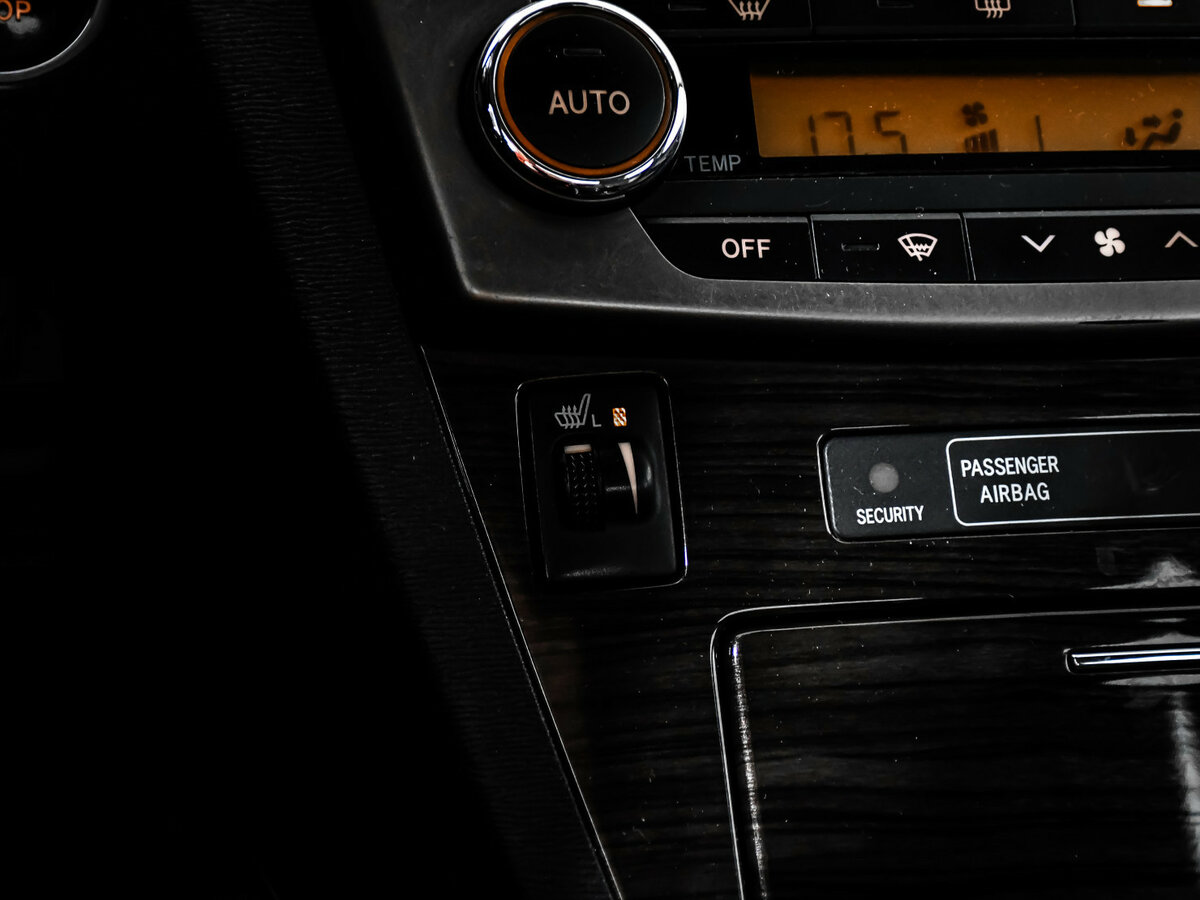 Toyota Avensis с пробегом — 2012 год. Фото: #17