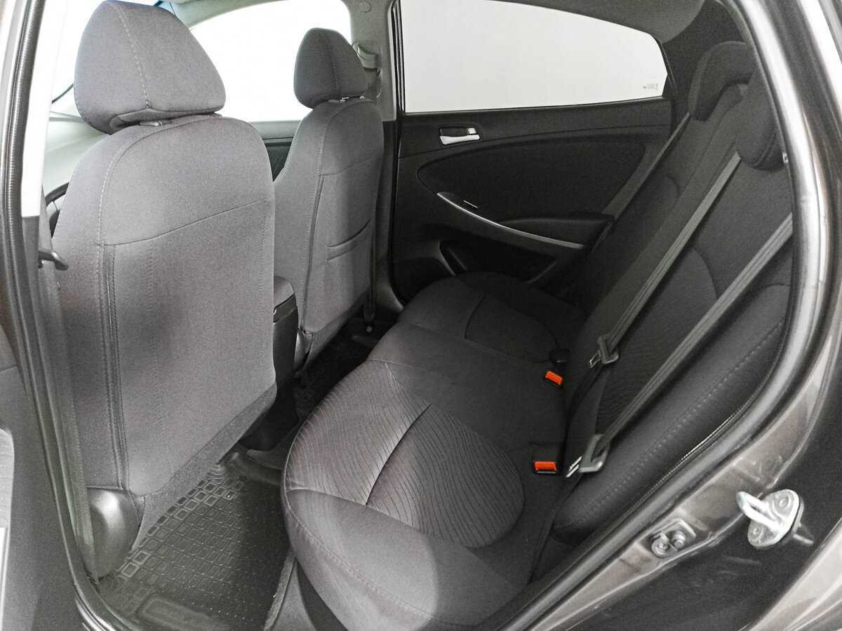 Hyundai Solaris с пробегом — 2015 год. Фото: #8