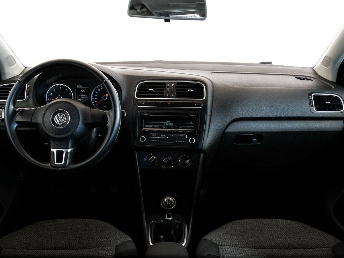 Volkswagen Polo с пробегом — 2013 год. Фото: #9