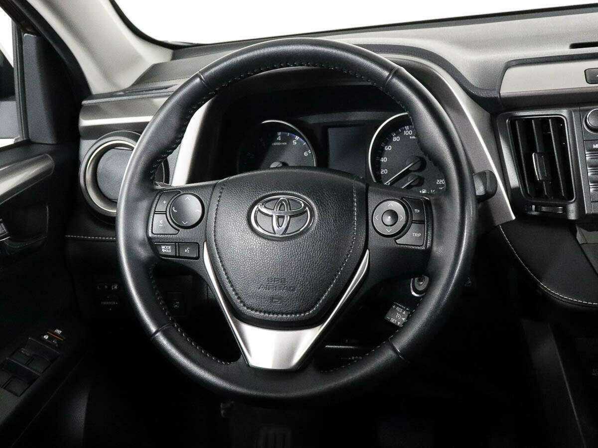 Toyota RAV4 с пробегом — 2016 год. Фото: #11