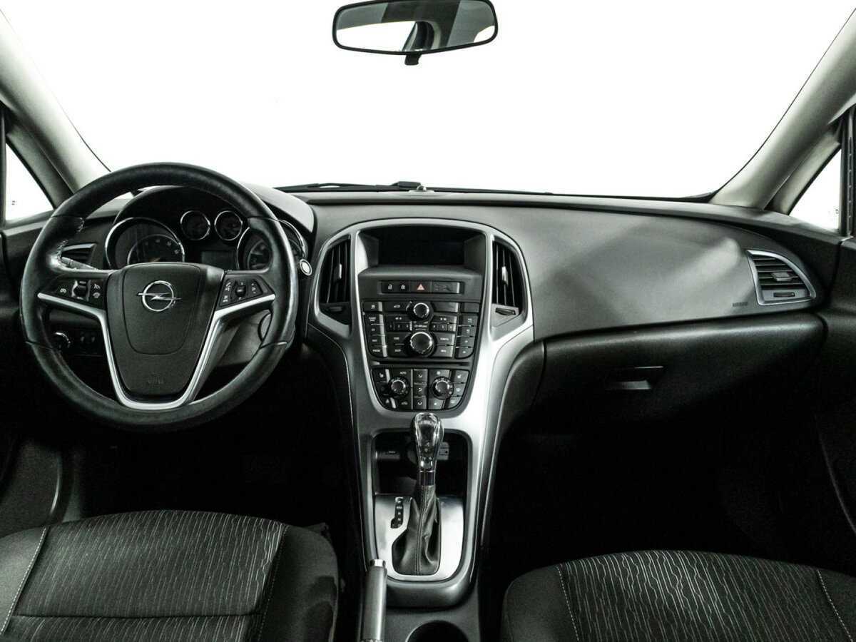 Opel Astra с пробегом — 2014 год. Фото: #12