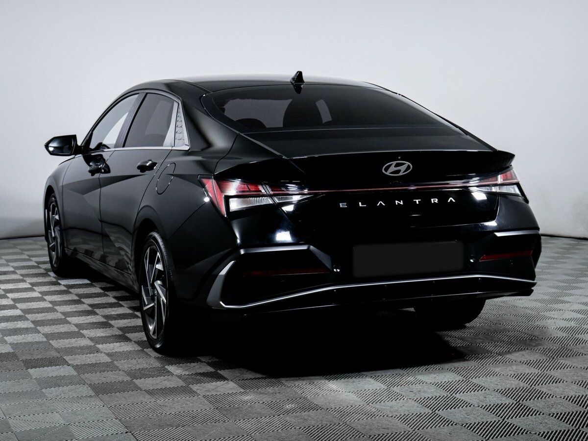 Hyundai Elantra с пробегом — 2023 год. Фото: #5