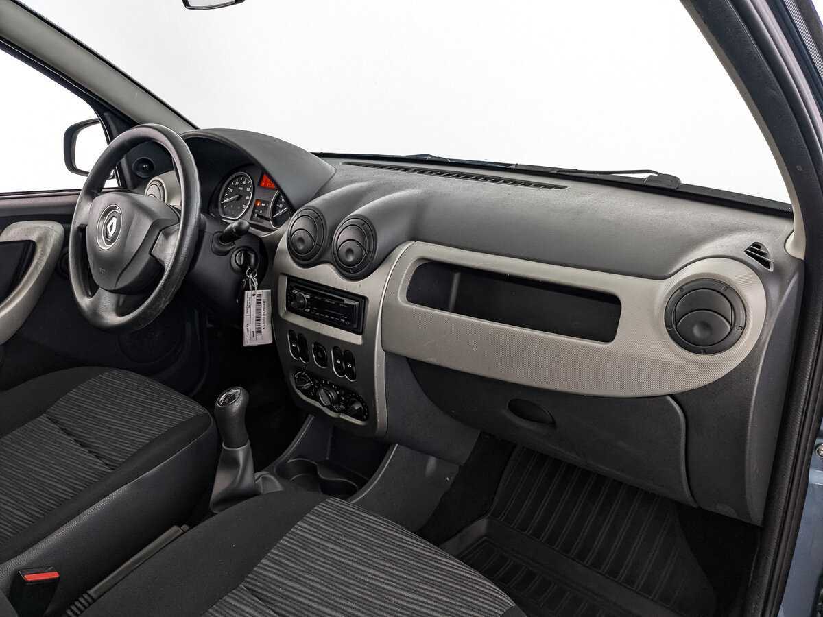 Renault Sandero с пробегом — 2012 год. Фото: #8