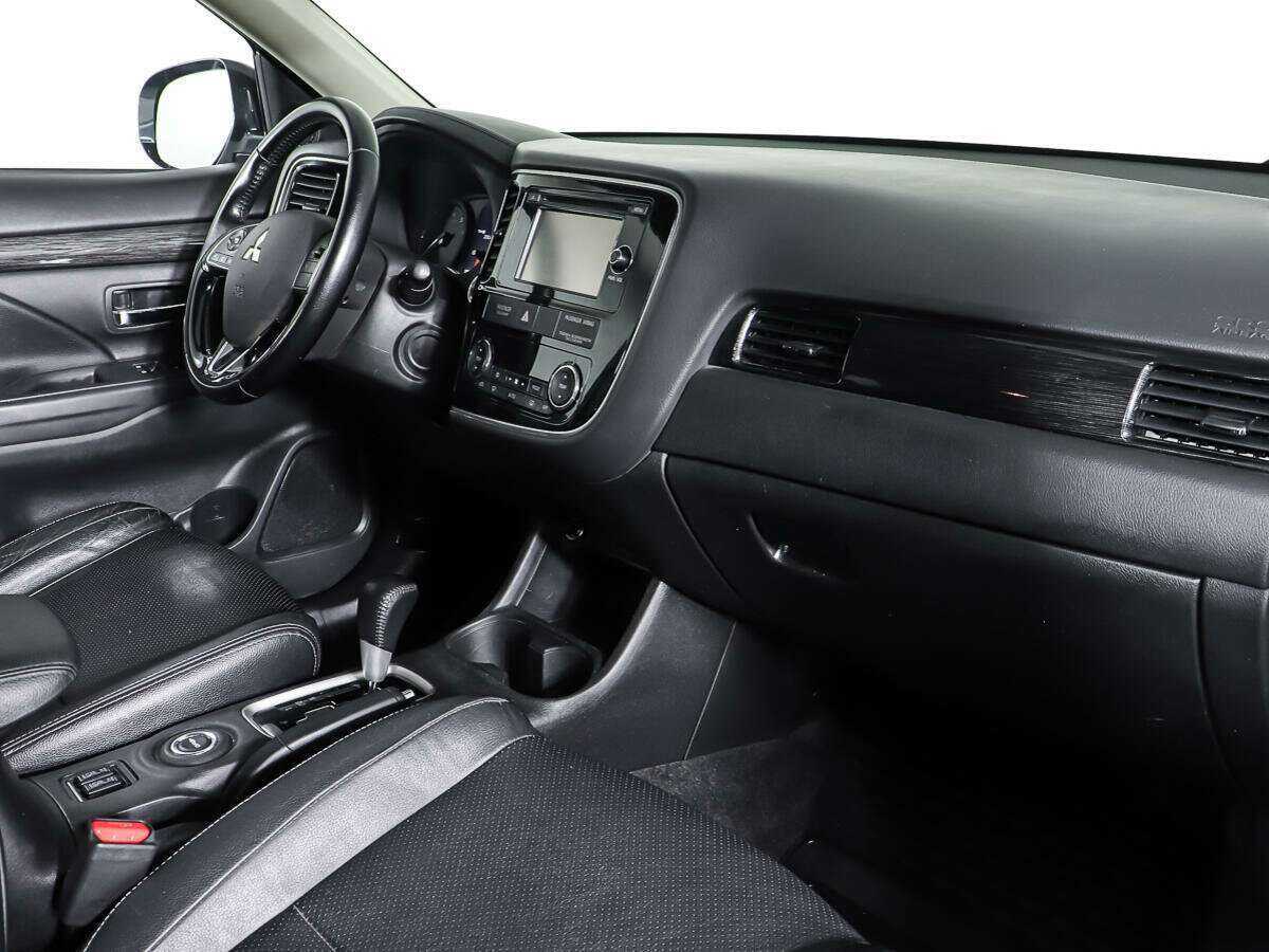 Mitsubishi Outlander с пробегом — 2016 год. Фото: #7