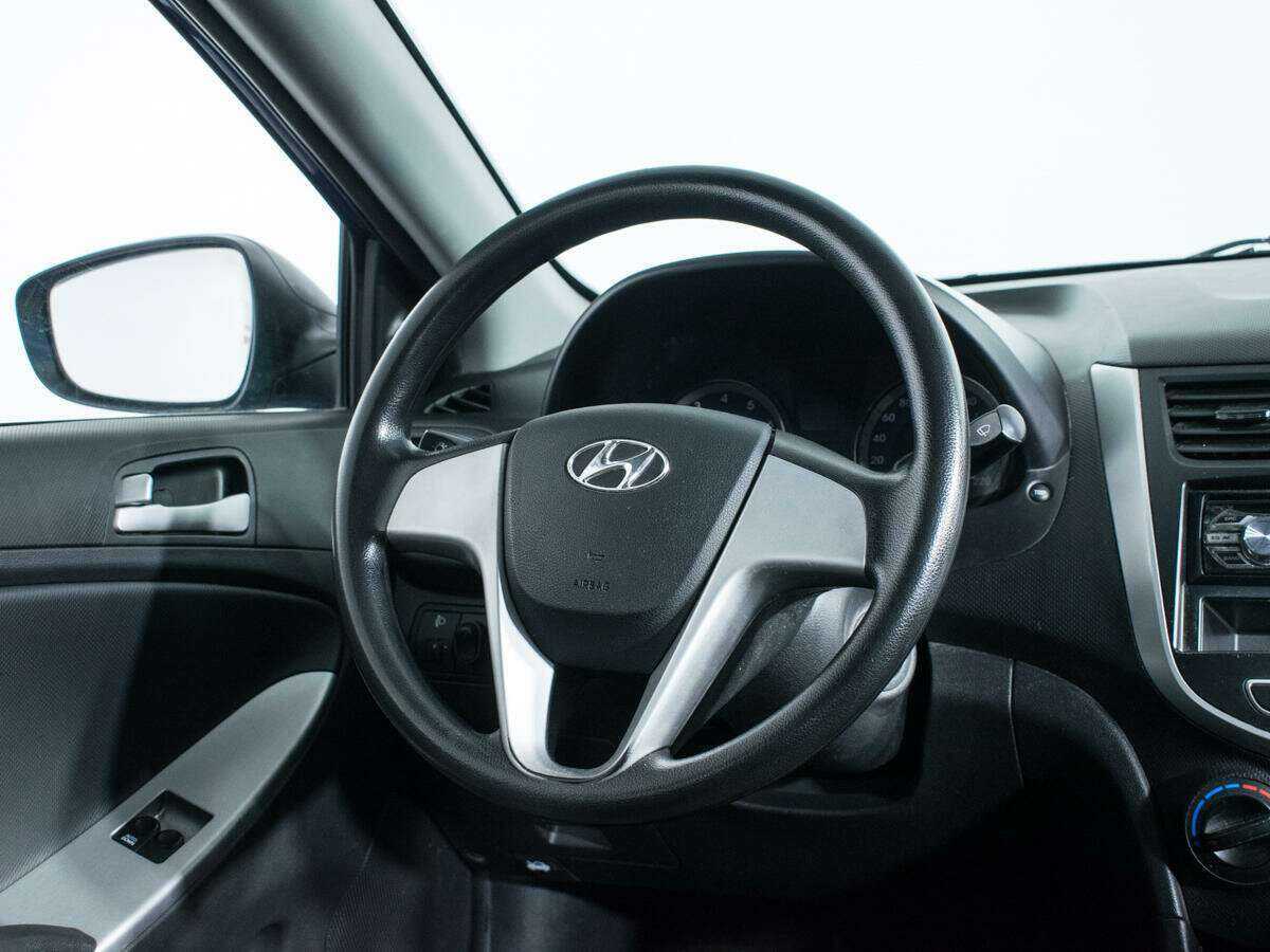 Hyundai Solaris с пробегом — 2012 год. Фото: #13