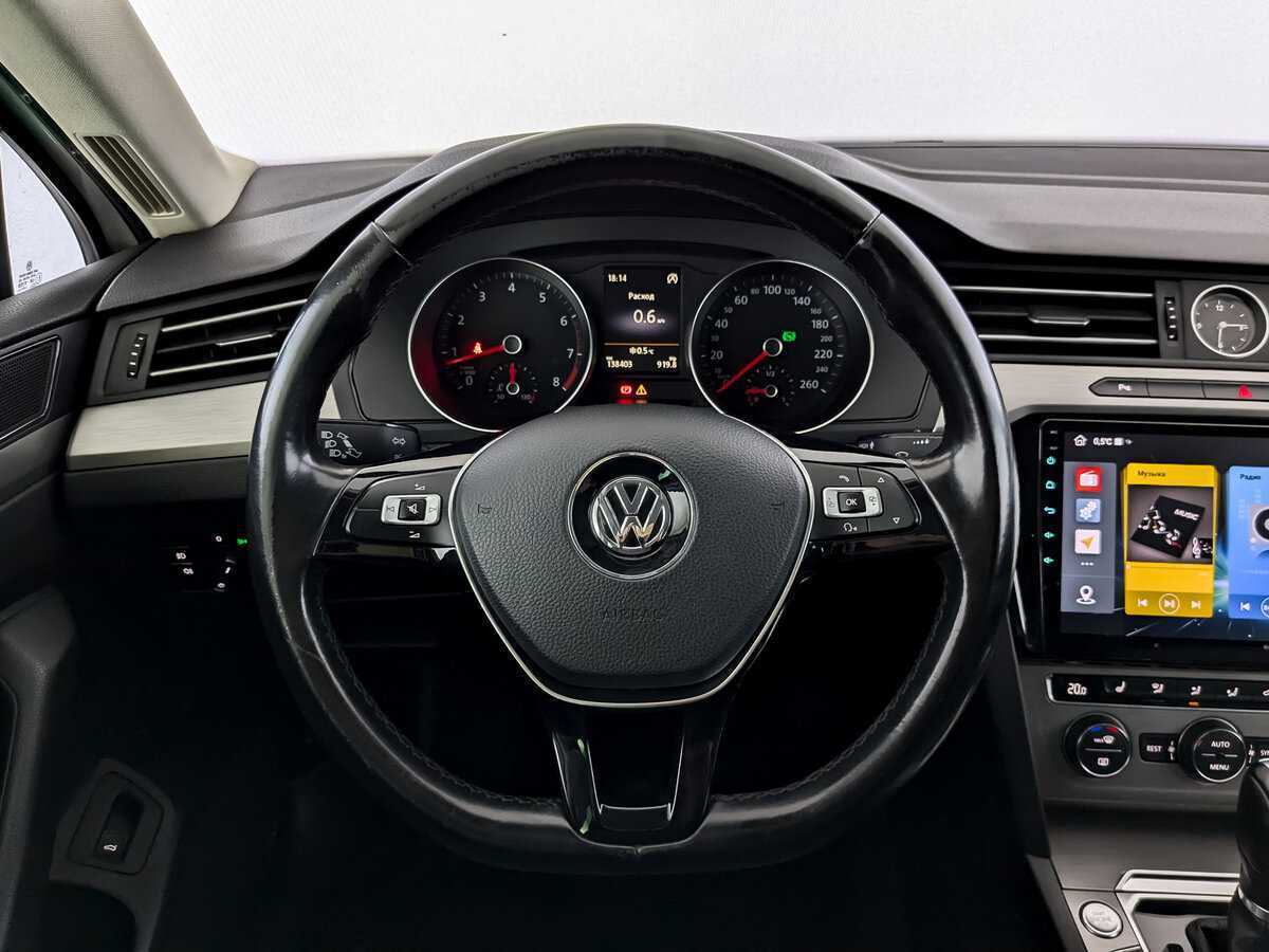 Volkswagen Passat с пробегом — 2016 год. Фото: #18