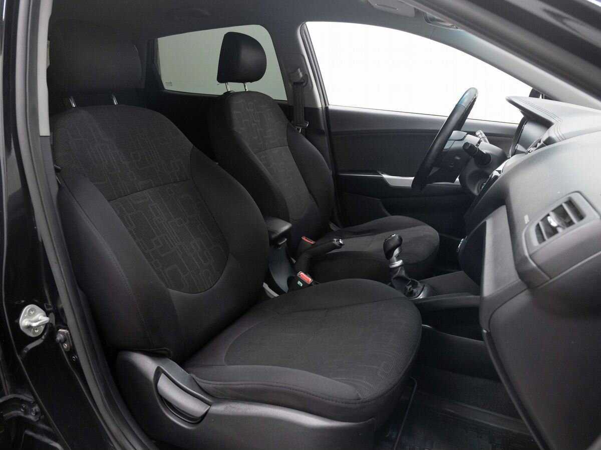 Kia Rio с пробегом — 2012 год. Фото: #12